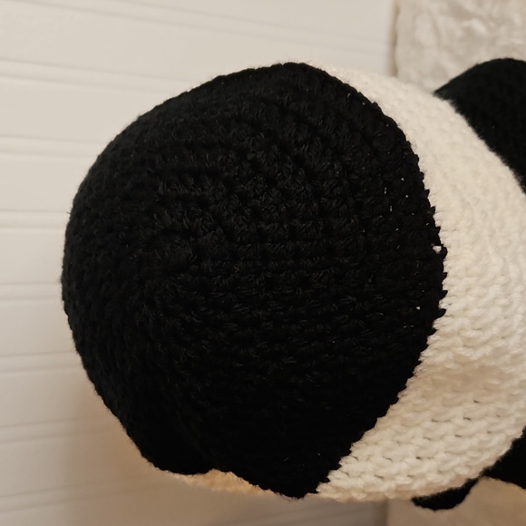 Elegant Black and White Mens Crochet Hat - Picture 4 of 4